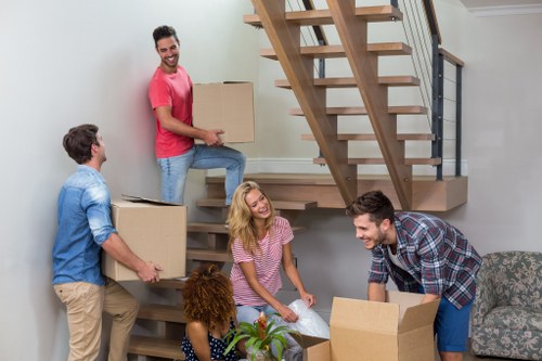 Local removals team working around Wapping apartment access