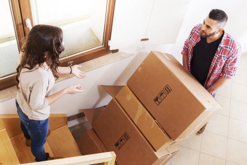 Packing and loading support for a flat move in Wapping