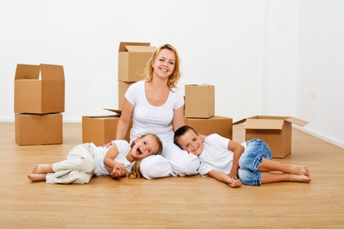 Packing and wrapping items for a flat move in Wapping