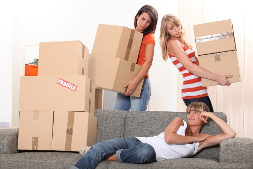 Wapping moving van service for flats and business relocations